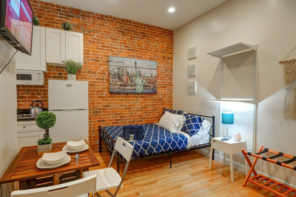 The Little Midtown Studio-10442