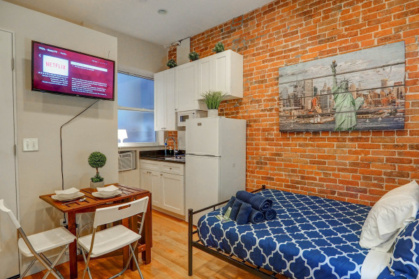 The Little Midtown Studio-10443