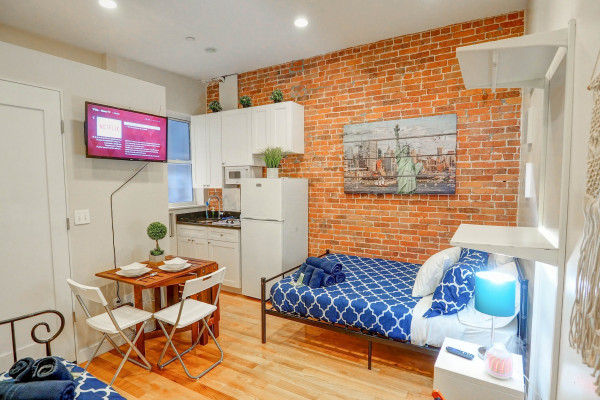 The Little Midtown Studio-10450