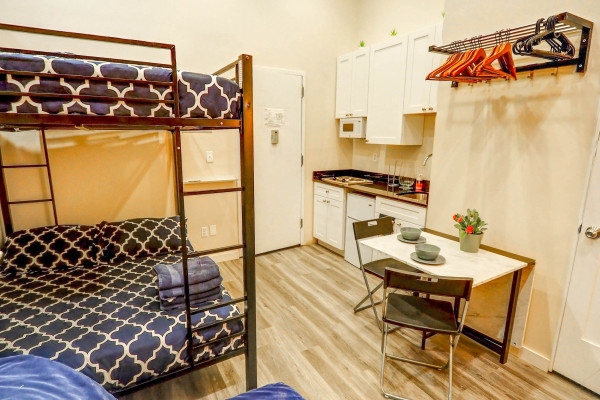 Studio flat in West Midtown-10475