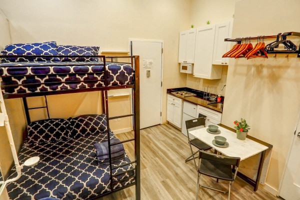 Studio flat in West Midtown-10480