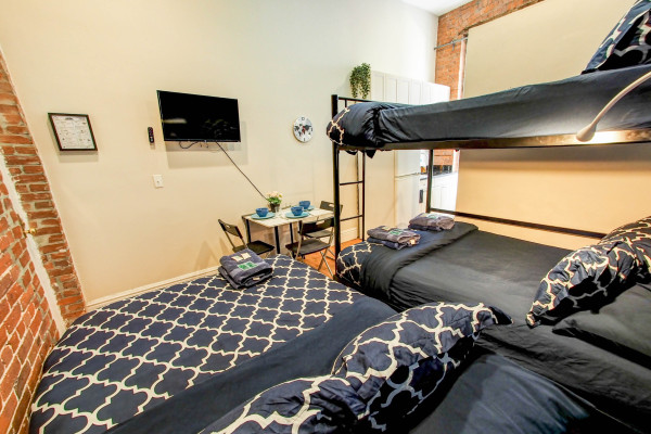 Charming Studio-10558