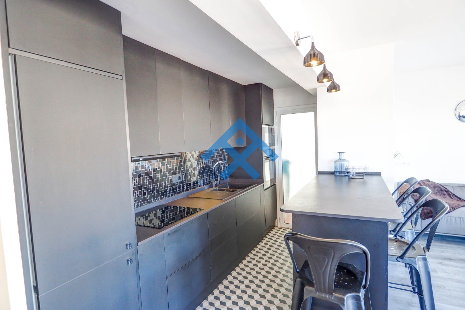 Chic Sea View Apartment - 10472
