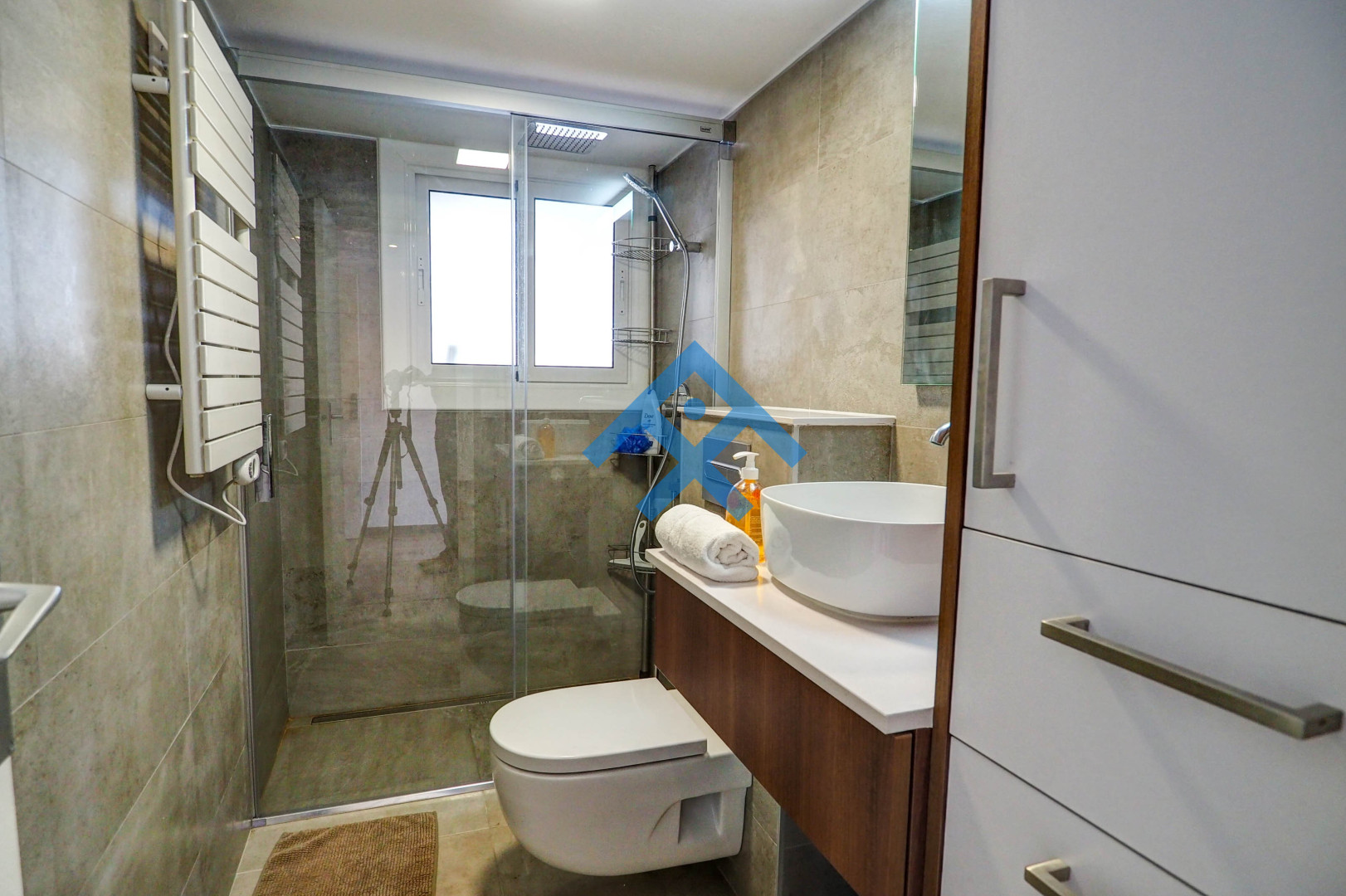 Chic Sea View Apartment - 10484
