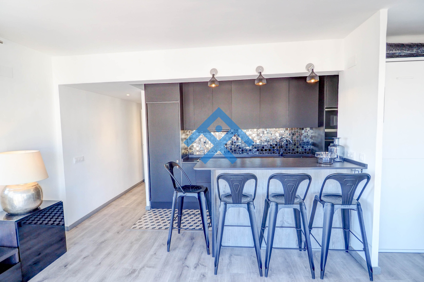 Chic Sea View Apartment - 10488