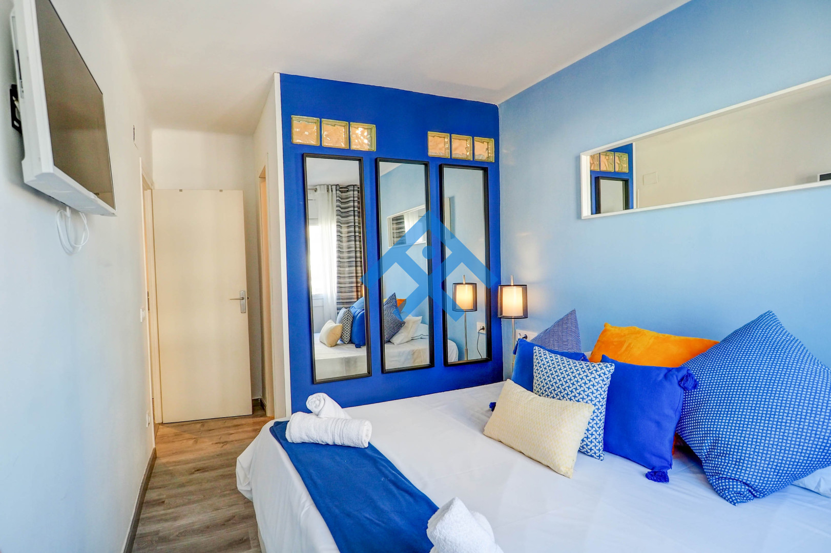 Chic Sea View Apartment - 10496
