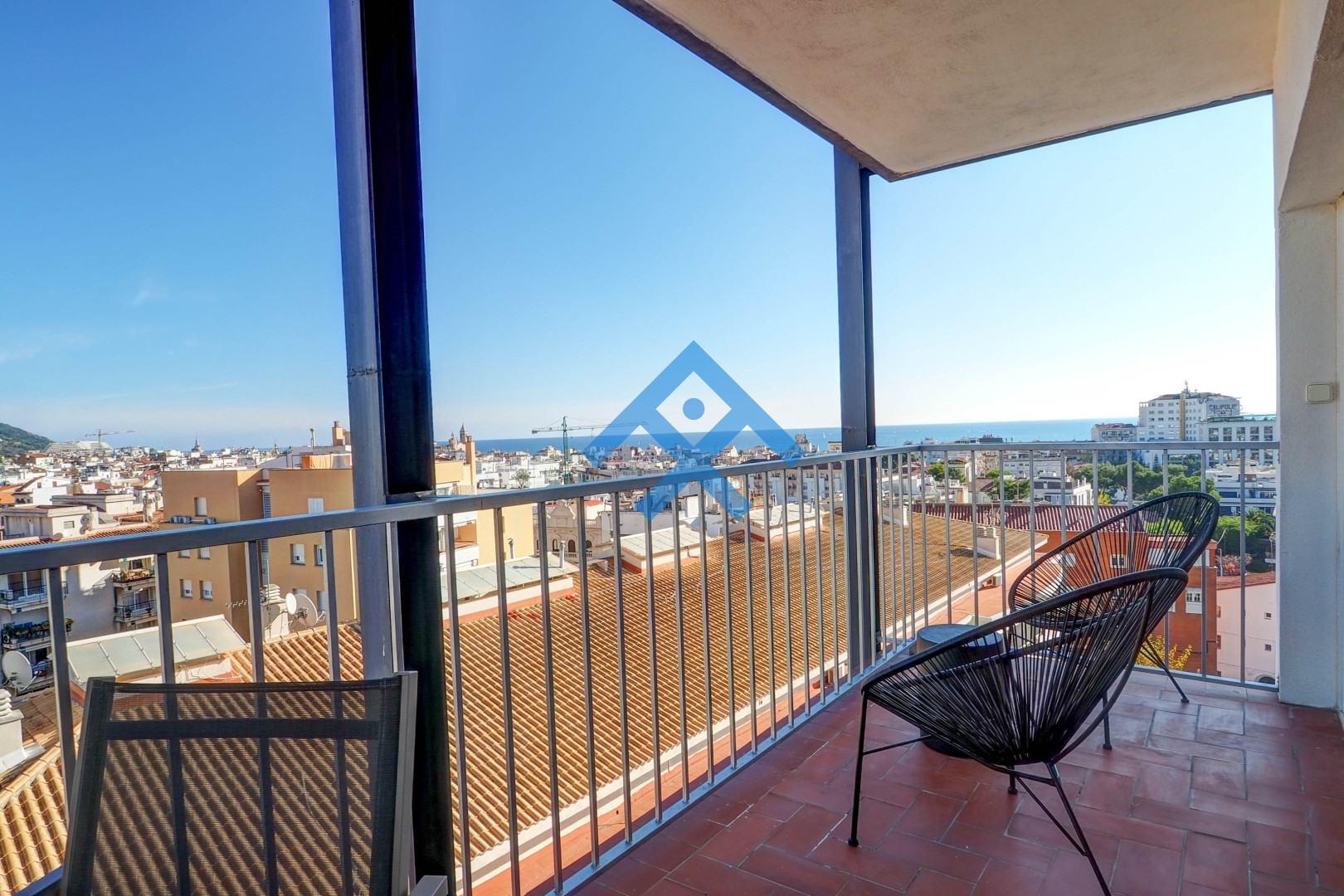 Chic Sea View Apartment - 10500