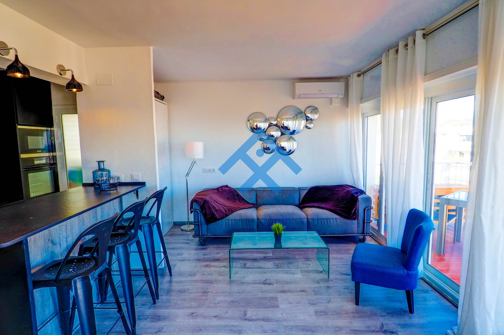 Chic Sea View Apartment - 10506