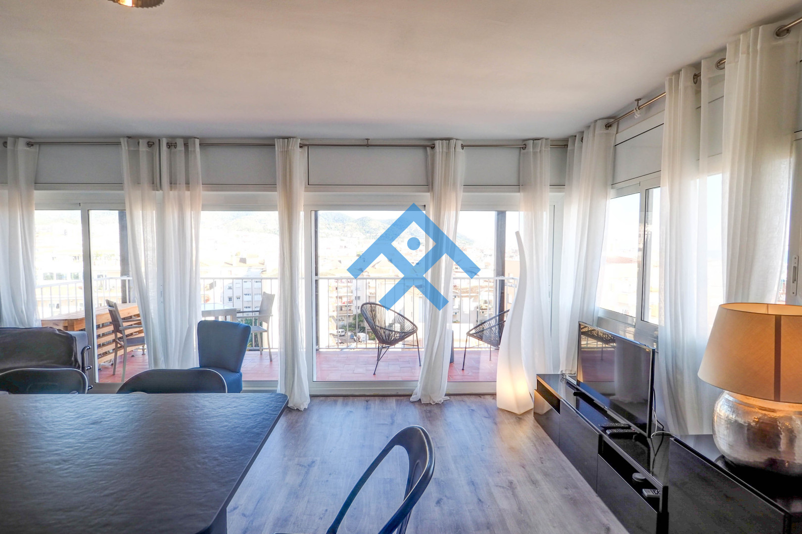 Chic Sea View Apartment - 10507
