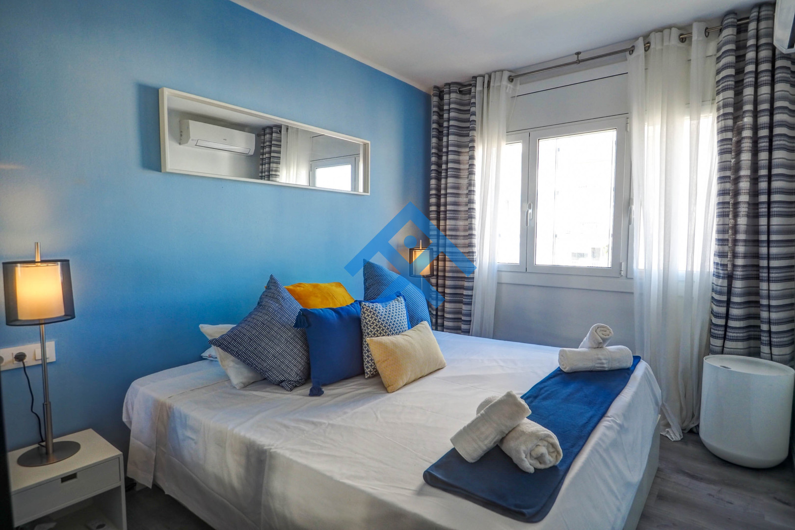 Chic Sea View Apartment - 10509