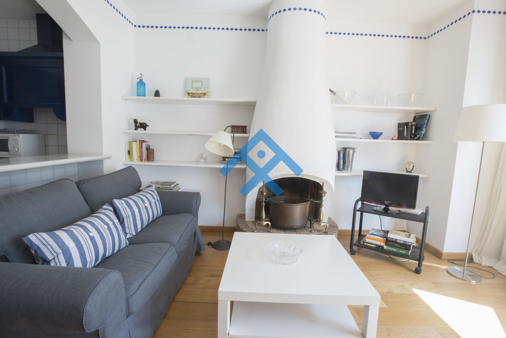 Barco Attic - 16811
