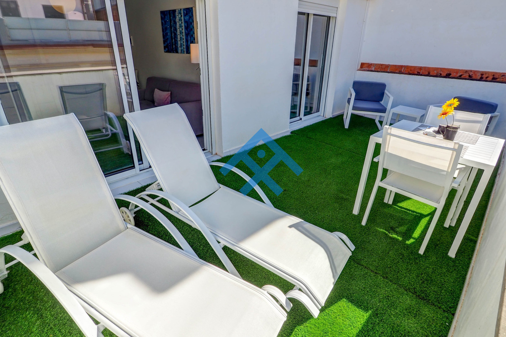 White Penthouse - 17880