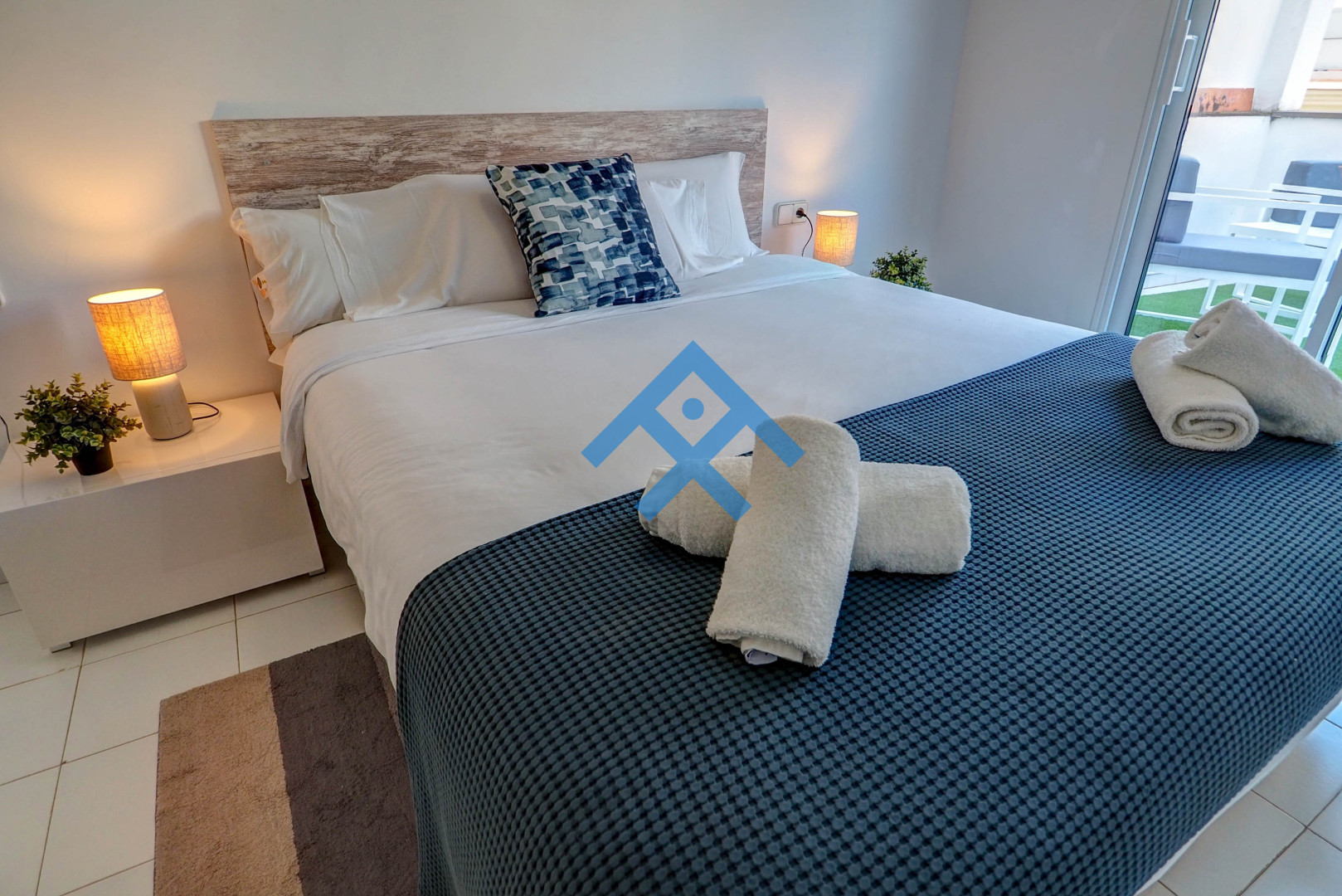 White Penthouse - 17882