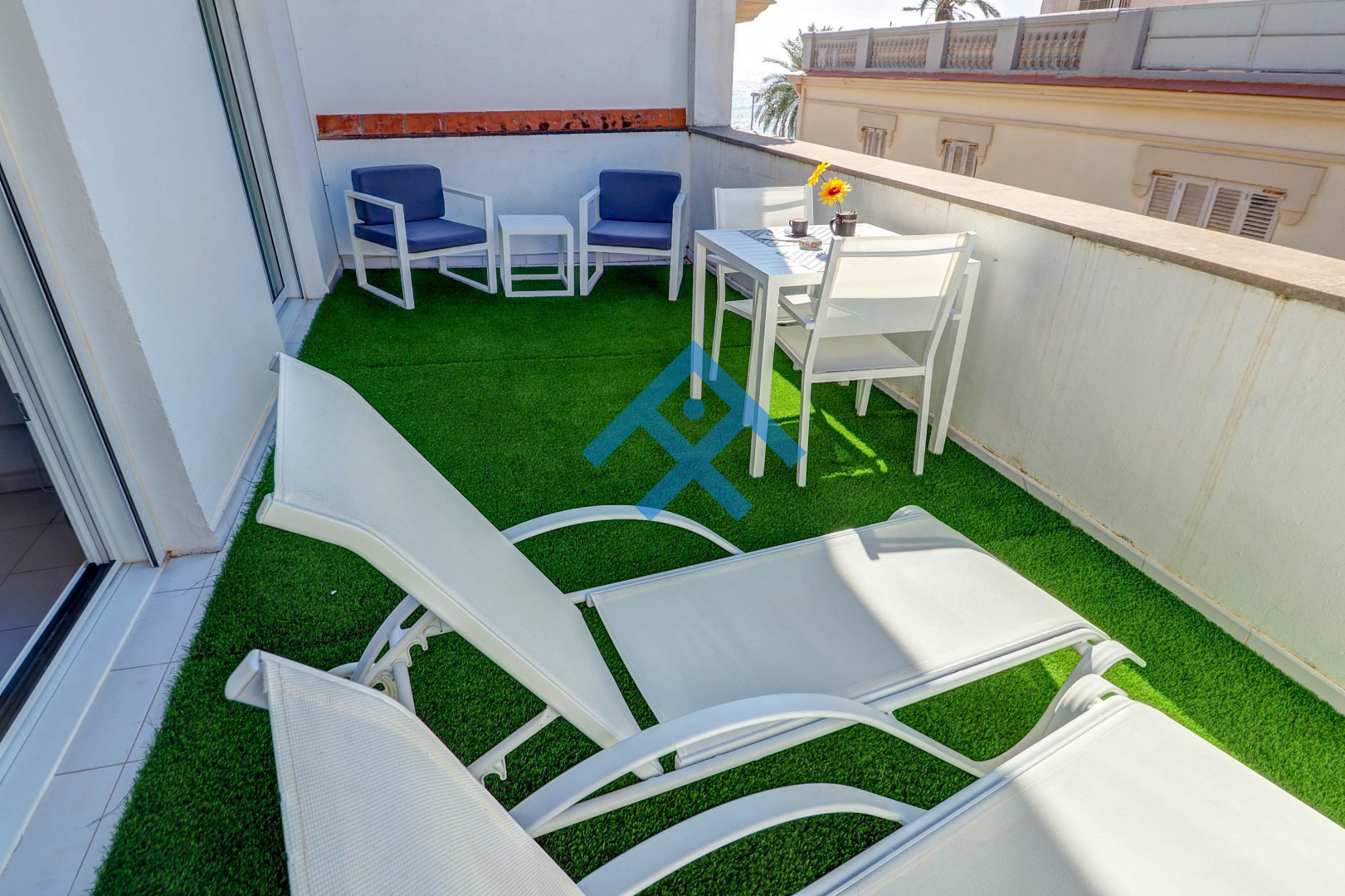 White Penthouse - 17887