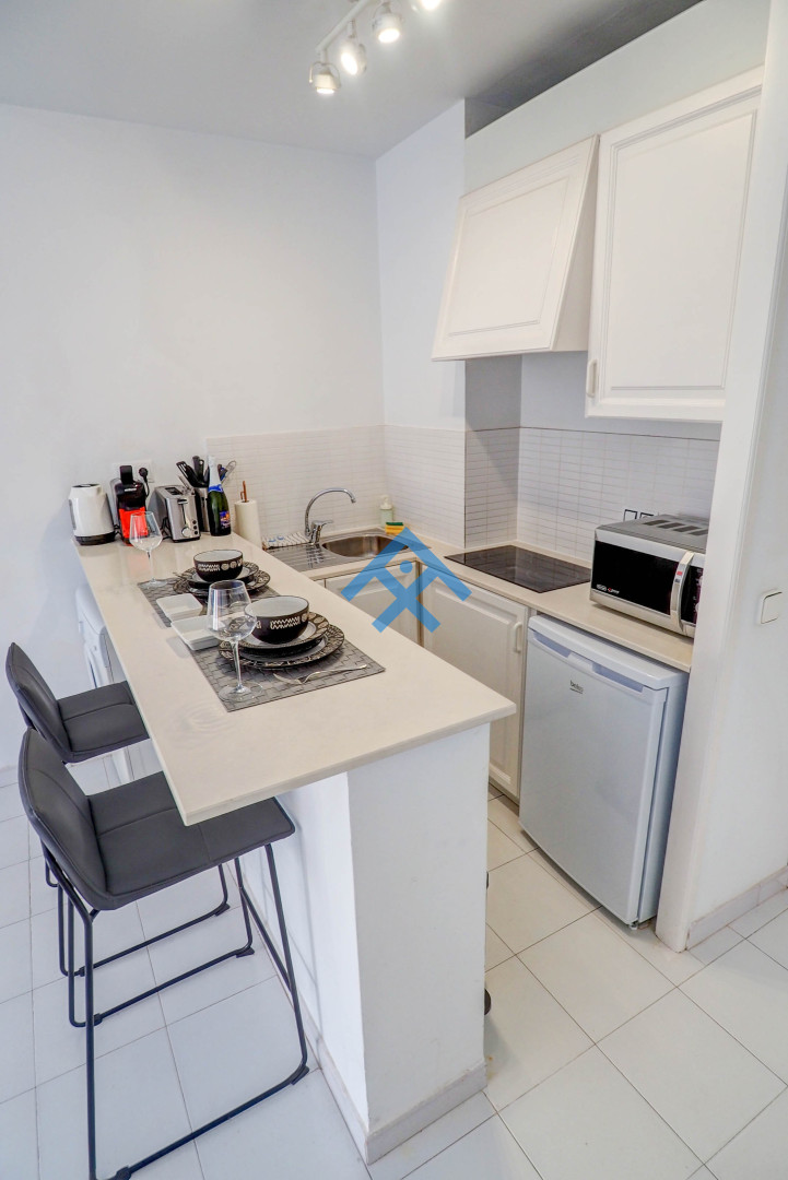 White Penthouse - 17891
