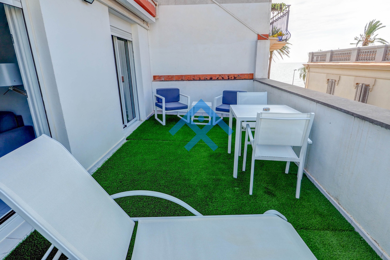 White Penthouse - 17906