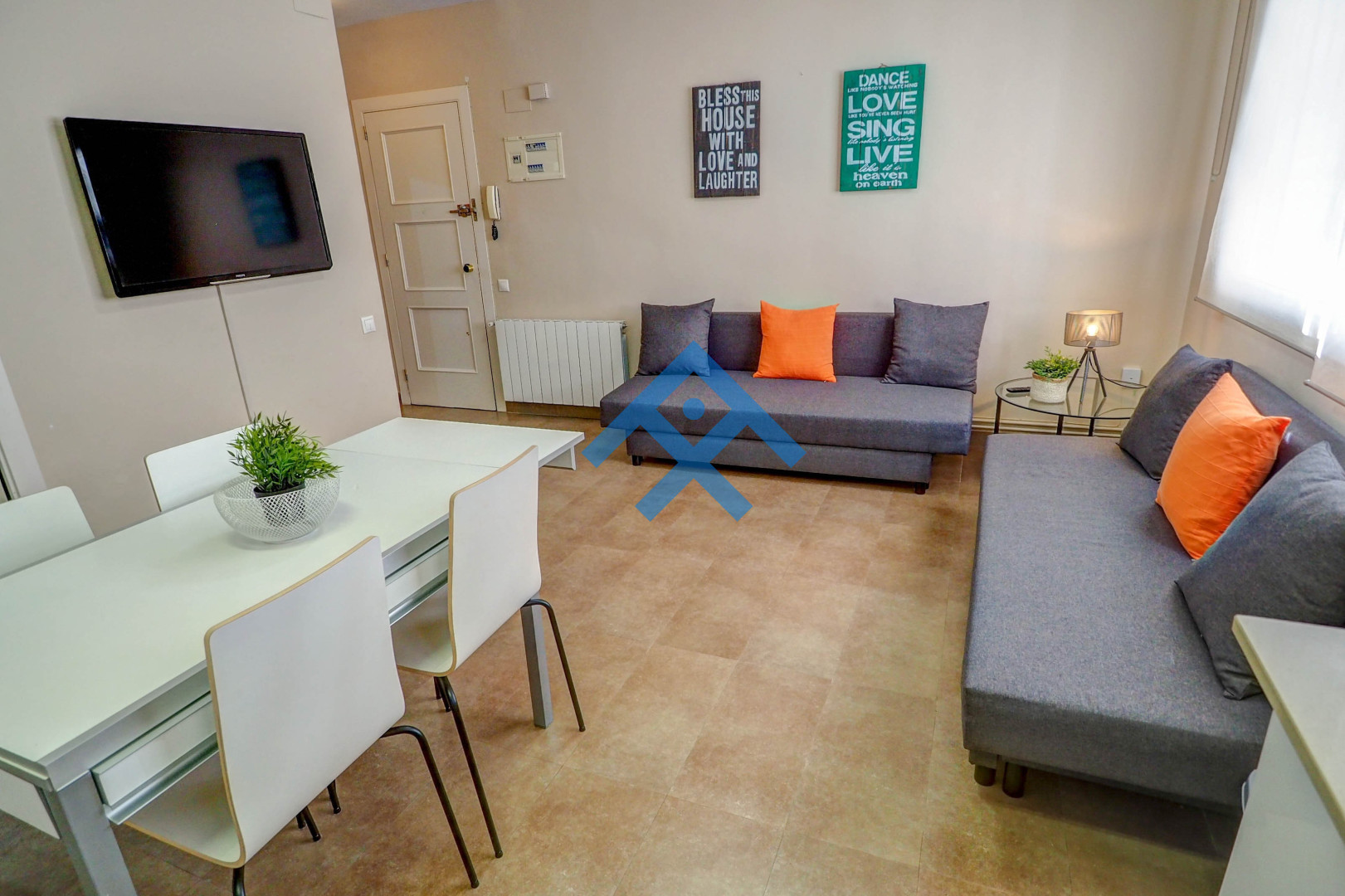 Benet Apartment - 17945