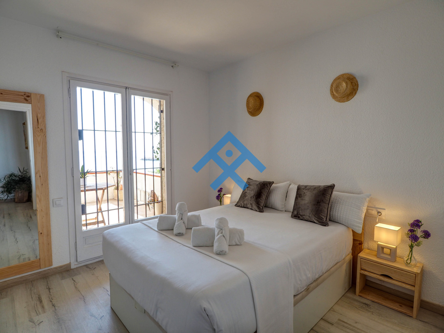 Sea Balcony Apartment - 27079