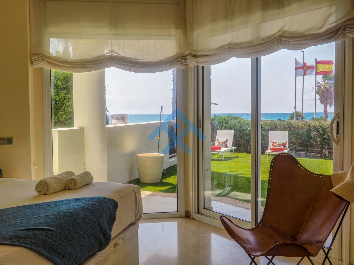 Luxury Seaview Apartment - 33955