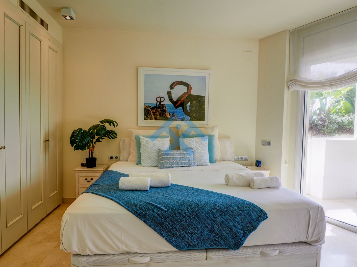 Luxury Seaview Apartment - 33957