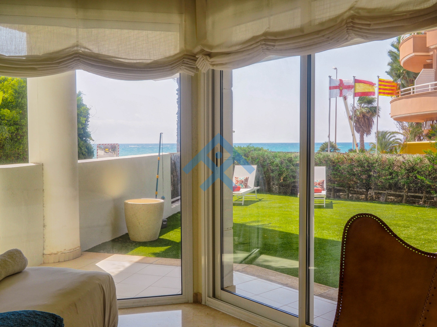 Luxury Seaview Apartment - 33963