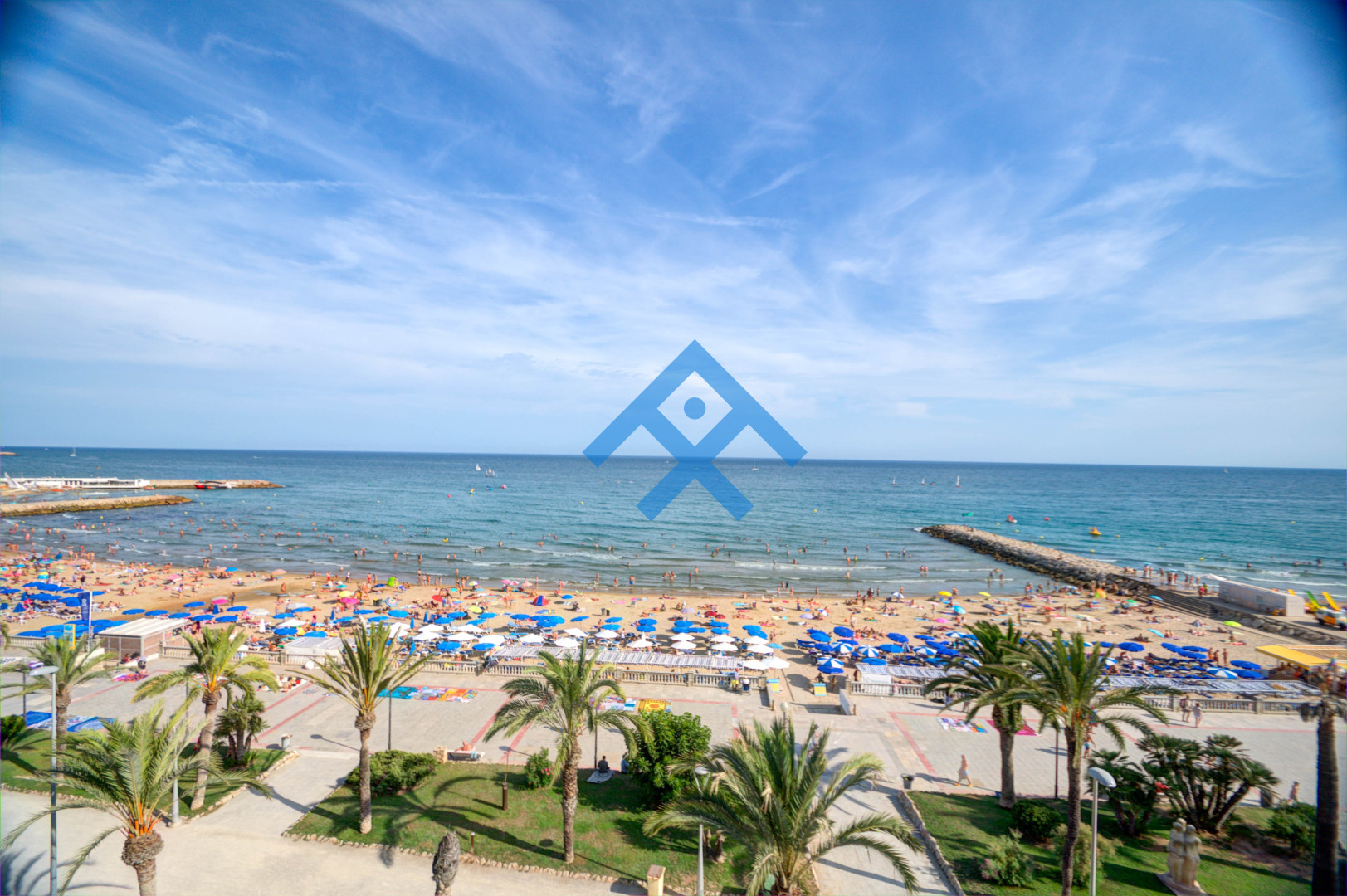 Blue sea front - 6938