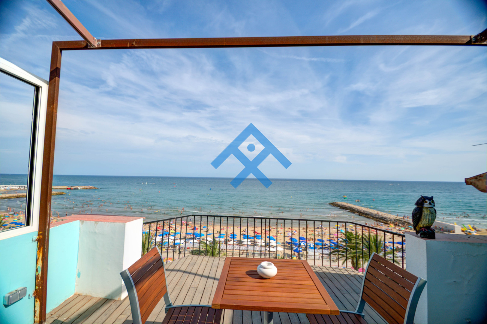 Blue sea front - 6939