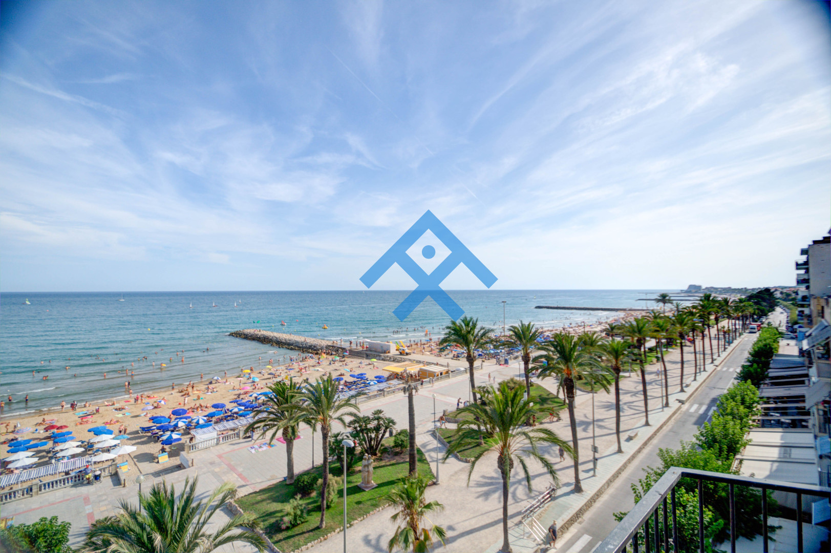 Blue sea front - 6947