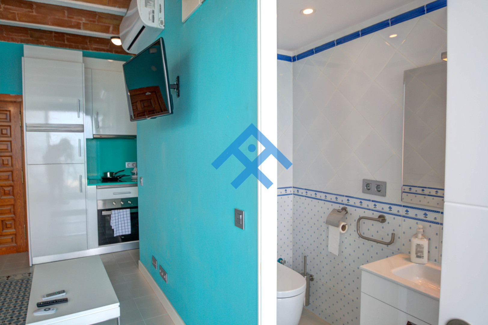 Blue sea front - 6950