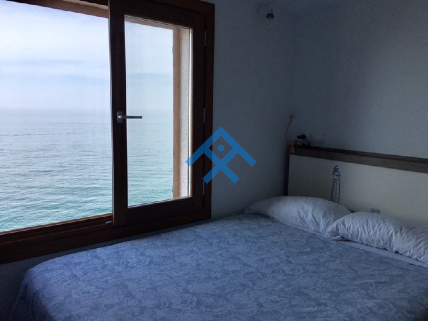 The Magic Sea Front - 7886