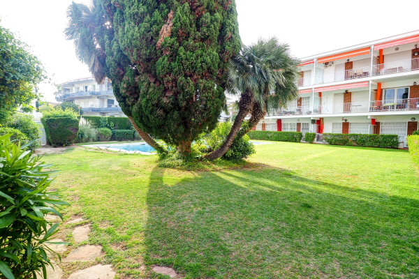 #10044 - Sitges with pool near beach | Ferieudlejning | Hello Homes Sitges