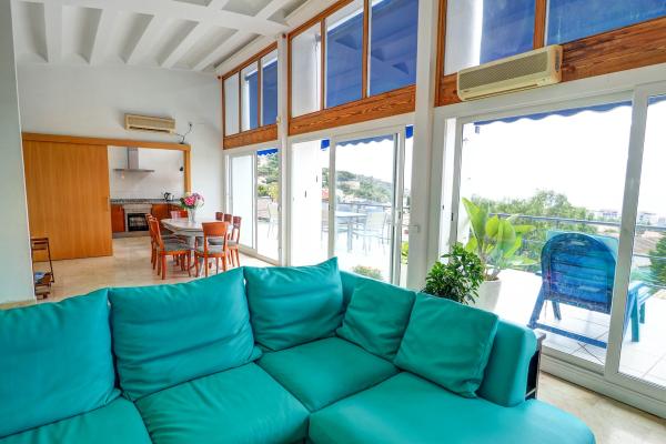 #10139 - Villa Levantina | Holiday Rentals | Hello Homes Sitges