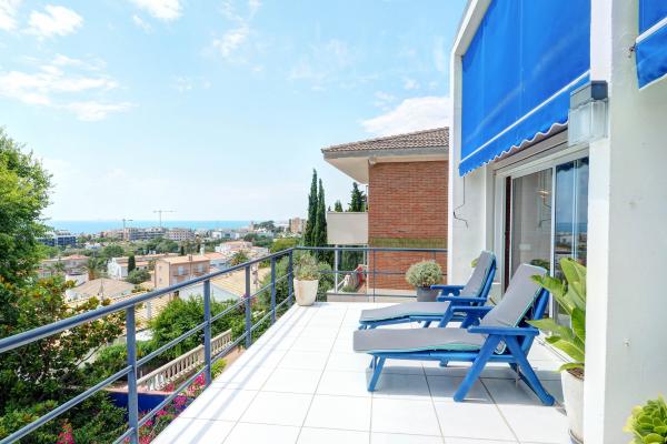 #10140 - Villa Levantina | Holiday Rentals | Hello Homes Sitges