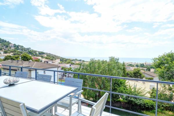 #10143 - Villa Levantina | Holiday Rentals | Hello Homes Sitges