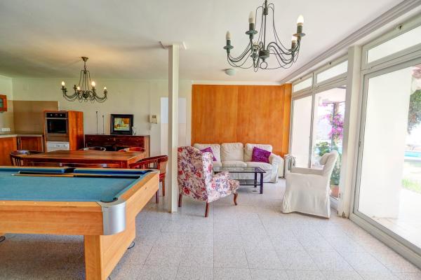 #10146 - Villa Levantina | Holiday Rentals | Hello Homes Sitges