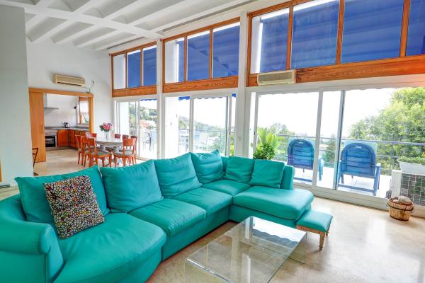 #10151 - Villa Levantina | Holiday Rentals | Hello Homes Sitges