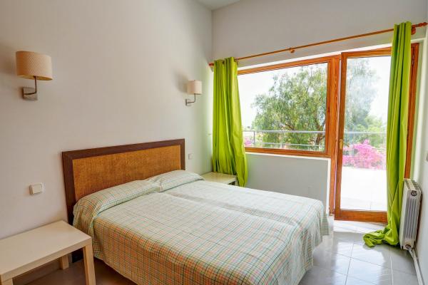 #10156 - Villa Levantina | Holiday Rentals | Hello Homes Sitges