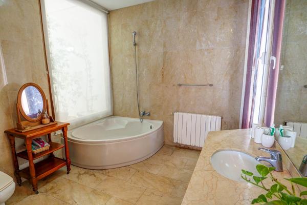 #10157 - Villa Levantina | Holiday Rentals | Hello Homes Sitges
