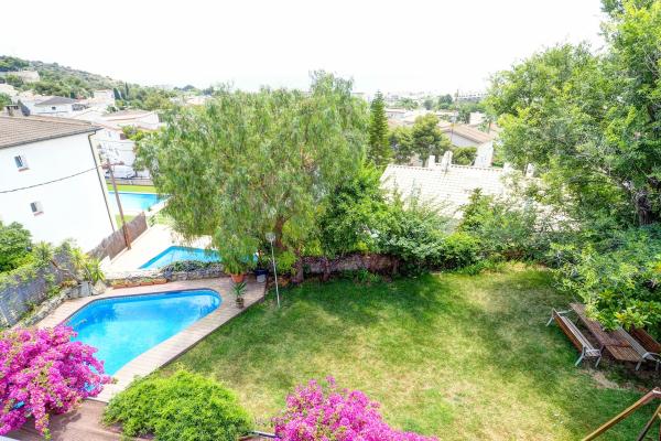 #10159 - Villa Levantina | Holiday Rentals | Hello Homes Sitges