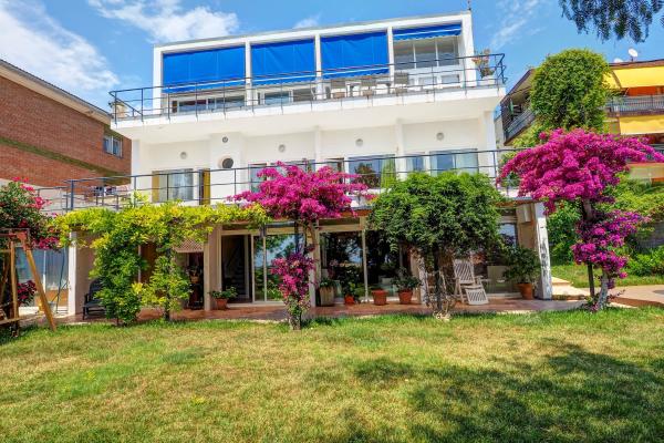 #10163 - Villa Levantina | Holiday Rentals | Hello Homes Sitges
