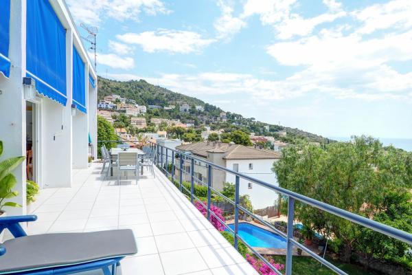 #10166 - Villa Levantina | Holiday Rentals | Hello Homes Sitges