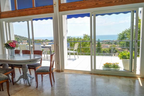#10167 - Villa Levantina | Holiday Rentals | Hello Homes Sitges