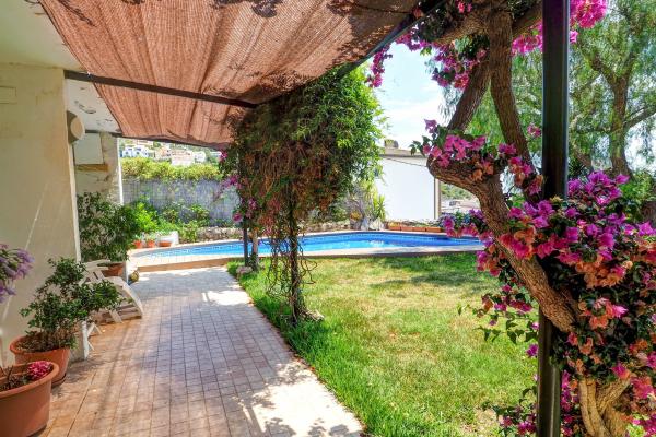 #10174 - Villa Levantina | Holiday Rentals | Hello Homes Sitges