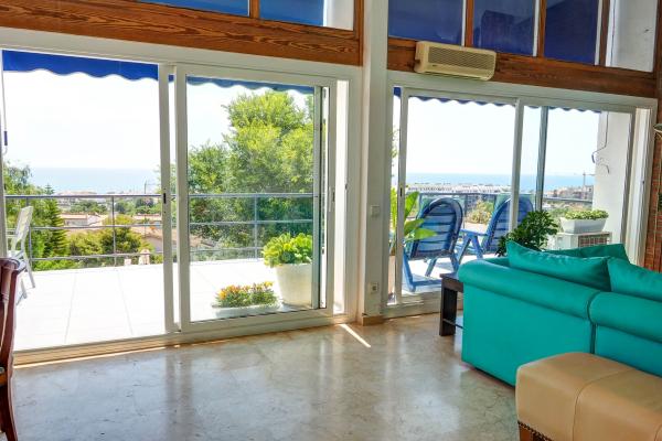#10178 - Villa Levantina | Holiday Rentals | Hello Homes Sitges