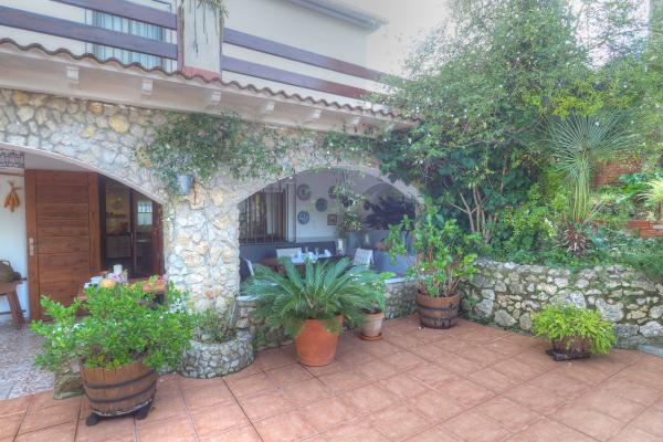 #10343 - Aries House | Holiday Rentals | Hello Homes Sitges