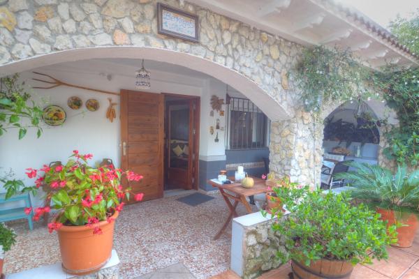 #10352 - Aries House | Holiday Rentals | Hello Homes Sitges