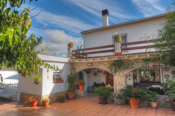 #10355 - Aries House | Holiday Rentals | Hello Homes Sitges
