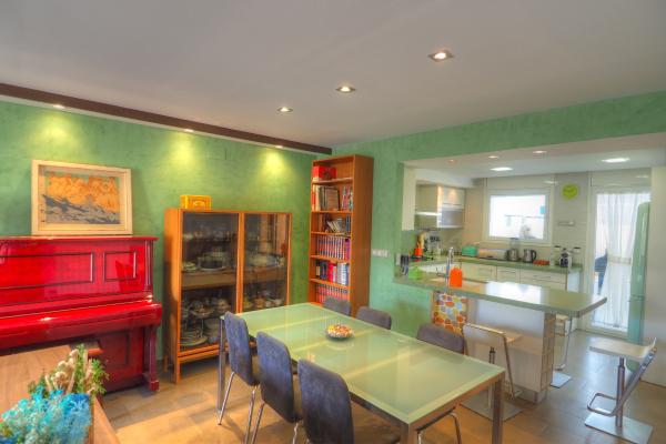 #10576 - Stromboli House | Holiday Rentals | Hello Homes Sitges