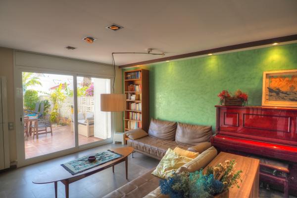 #10578 - Stromboli House | Holiday Rentals | Hello Homes Sitges