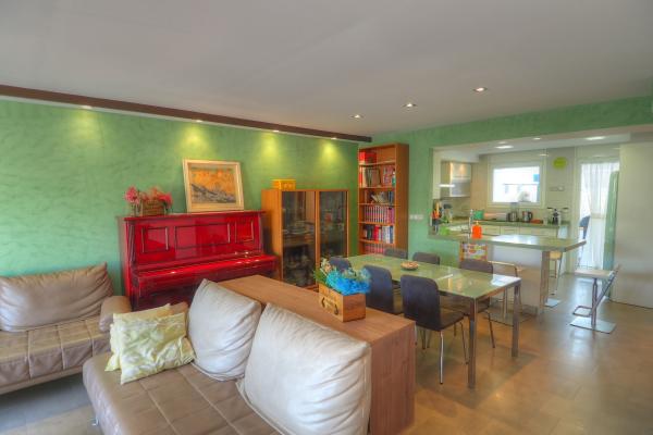 #10581 - Stromboli House | Holiday Rentals | Hello Homes Sitges